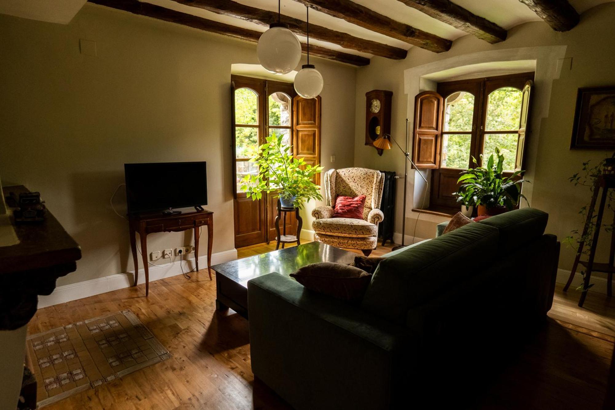 Vila Casa Maria Berna Sarvisé Exteriér fotografie