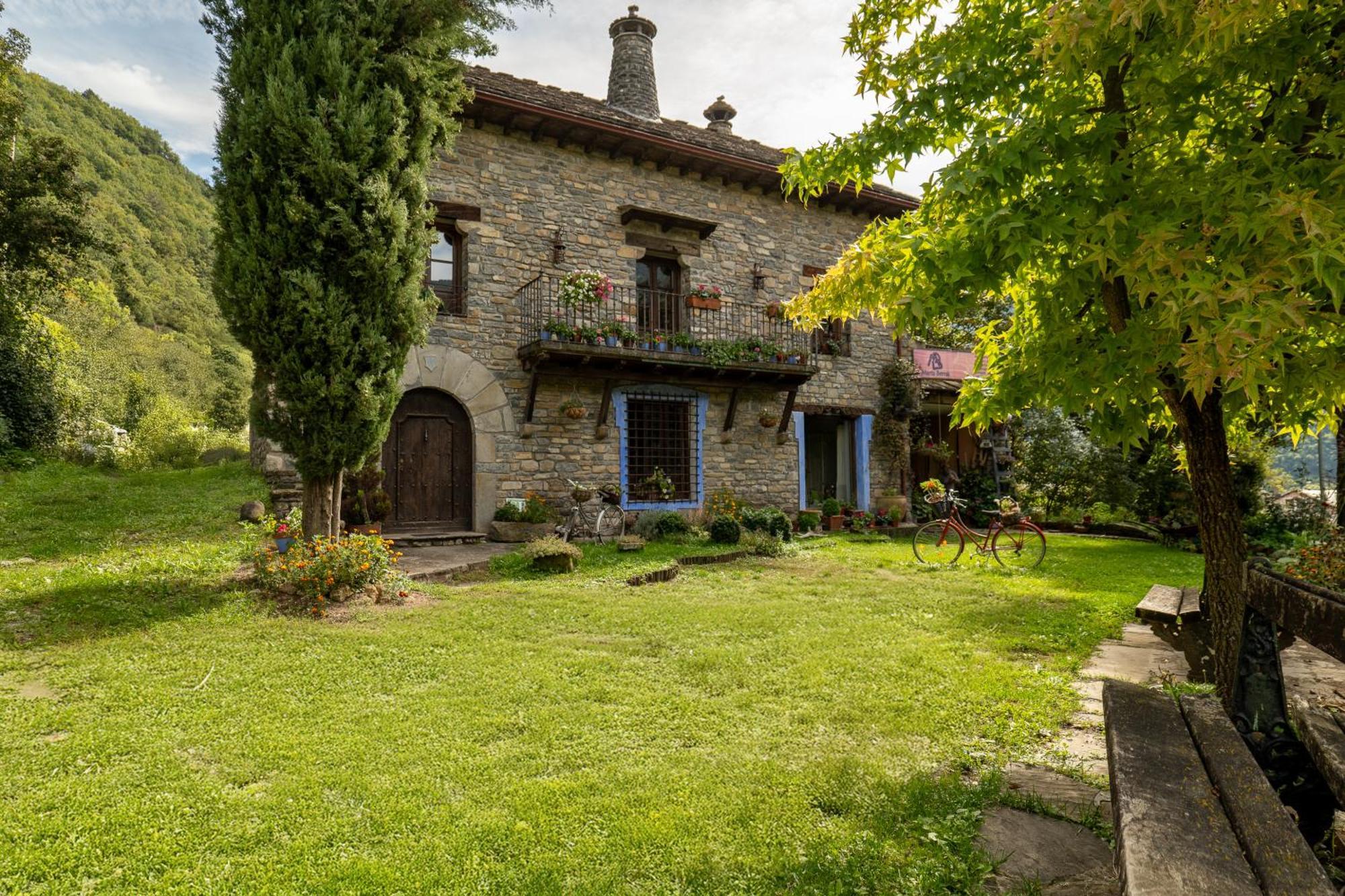 Vila Casa Maria Berna Sarvisé Exteriér fotografie